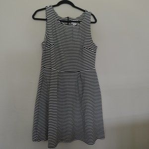 Sleeveless striped dress with pockets